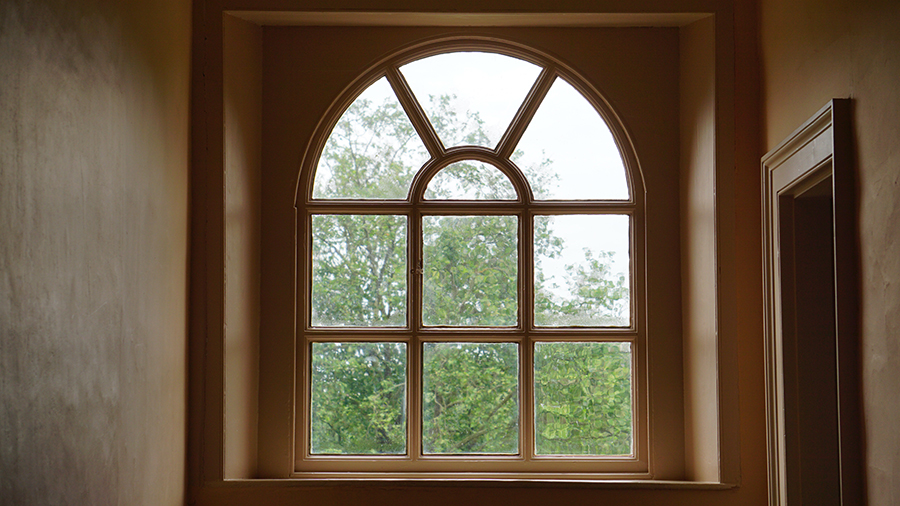 3 Window Cleaning Tips from the Pros