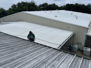picture of us cleaning a roof in houston