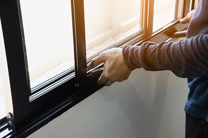 Maximizing Window Screen Life: Maintenance & Cleanliness Tips
