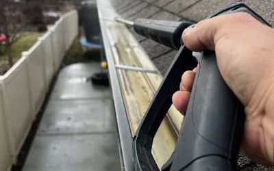 Professional vs. DIY Gutter Cleaning: Which Is Best?